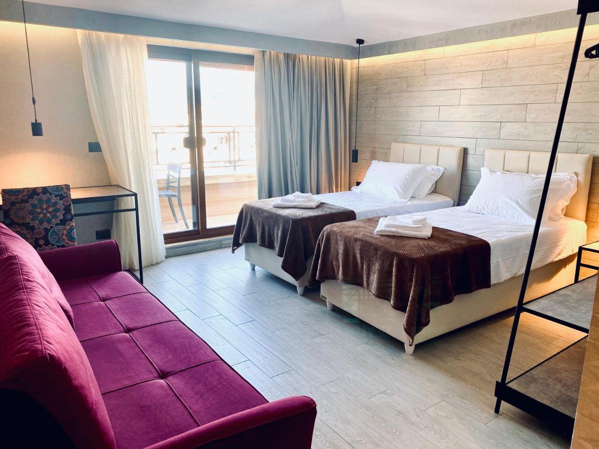 Deluxe Rooms In Blloku Area Tirana Esterno foto