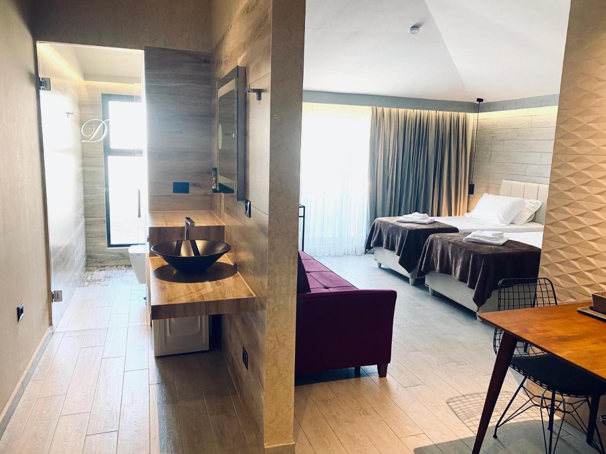 Deluxe Rooms In Blloku Area Tirana Esterno foto