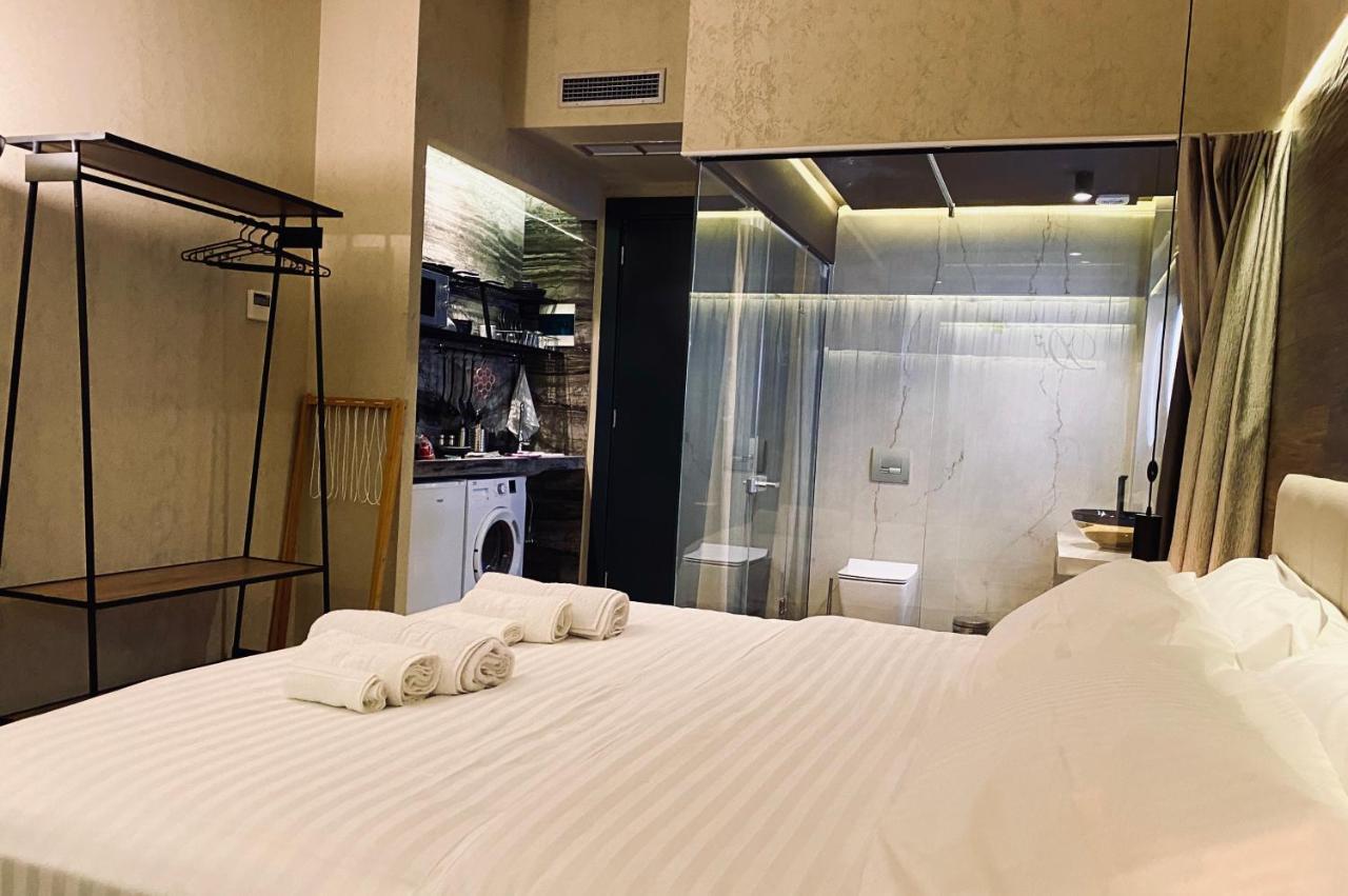 Deluxe Rooms In Blloku Area Tirana Esterno foto