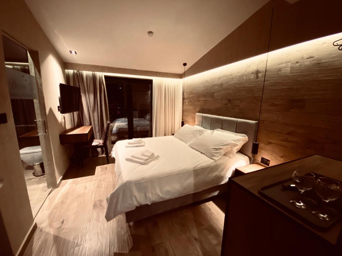 Deluxe Rooms In Blloku Area Tirana Esterno foto